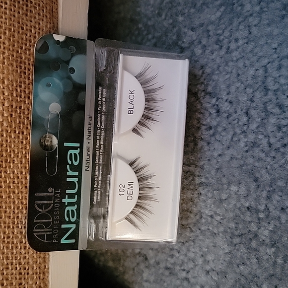 Ardell Lashes - Picture 1 of 2
